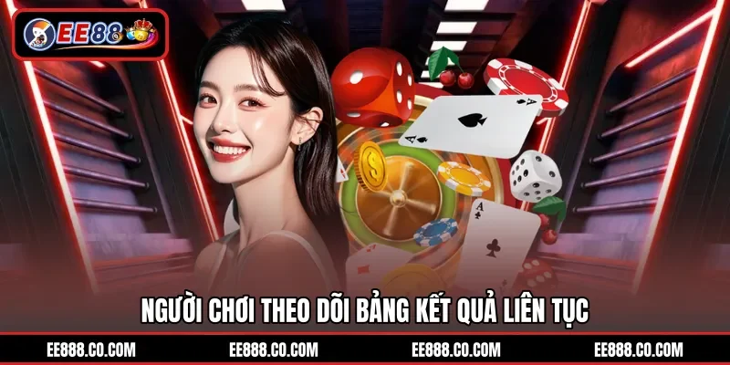 Người chơi theo dõi bảng kết quả liên tục